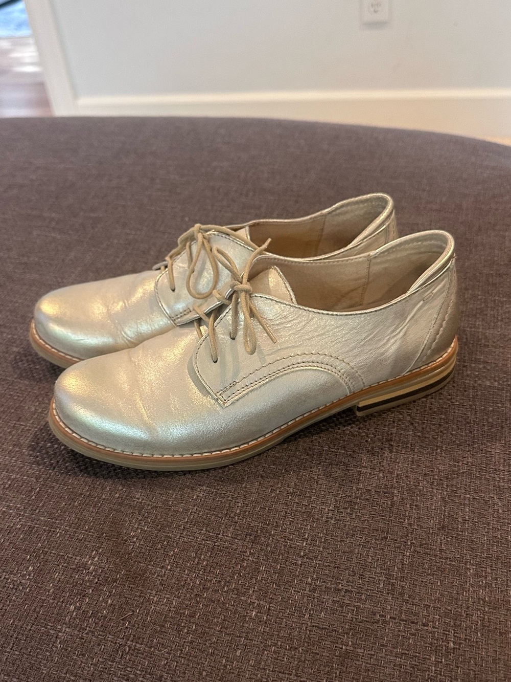 EUC V-Italia Gina Gold leather Oxford Shoes SZ 39 EU 8.5 US
